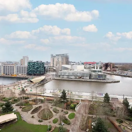Stylish Mediacity 2Bed, Sleeps 6, Amazing Views-3